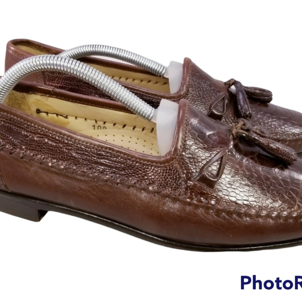 Elegant Brown Leather Loafers with Tassels